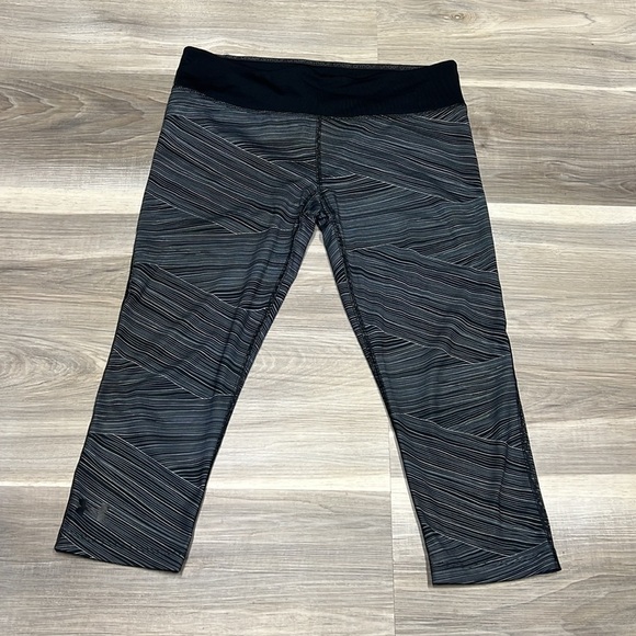 Under armour Capri length  leggings size medium - Picture 4 of 8